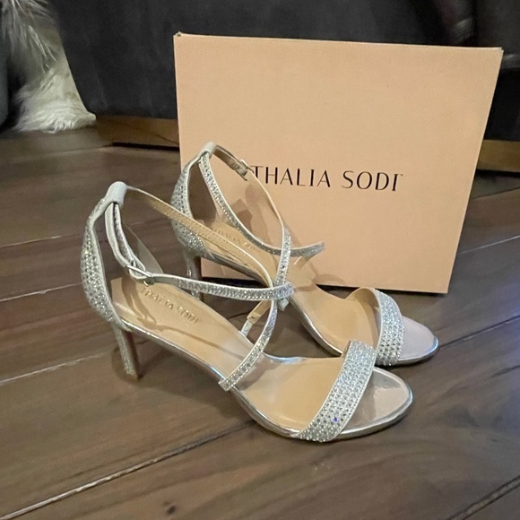 NWT Thalia Sodi Rhinestone Heels size 9.5 - Picture 1 of 12